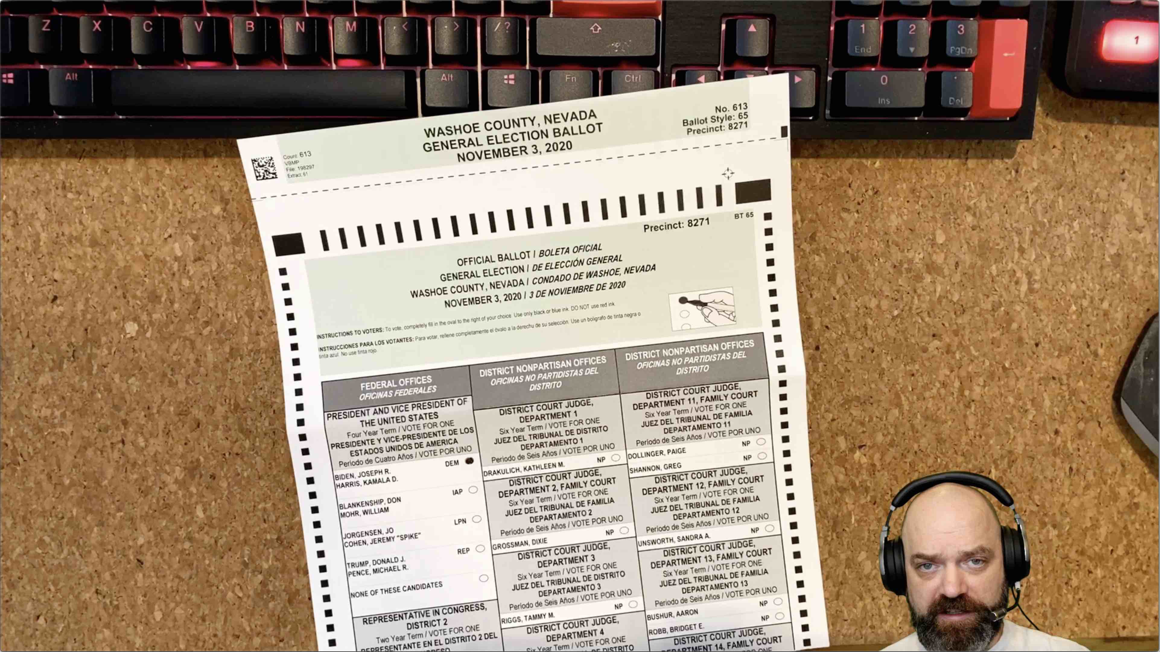 US citizen in the process of voting